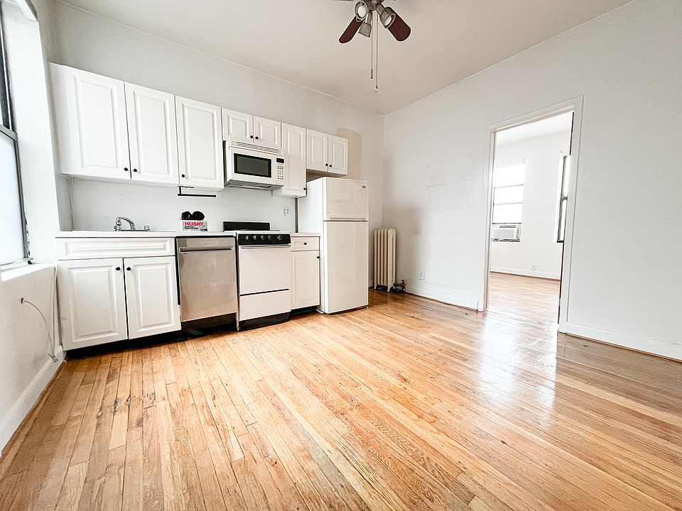 1st image of 370 W 51st St APT 4A
