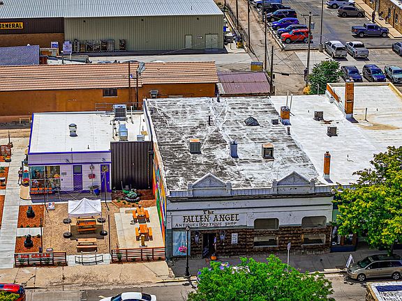 4th image of 623 Main St