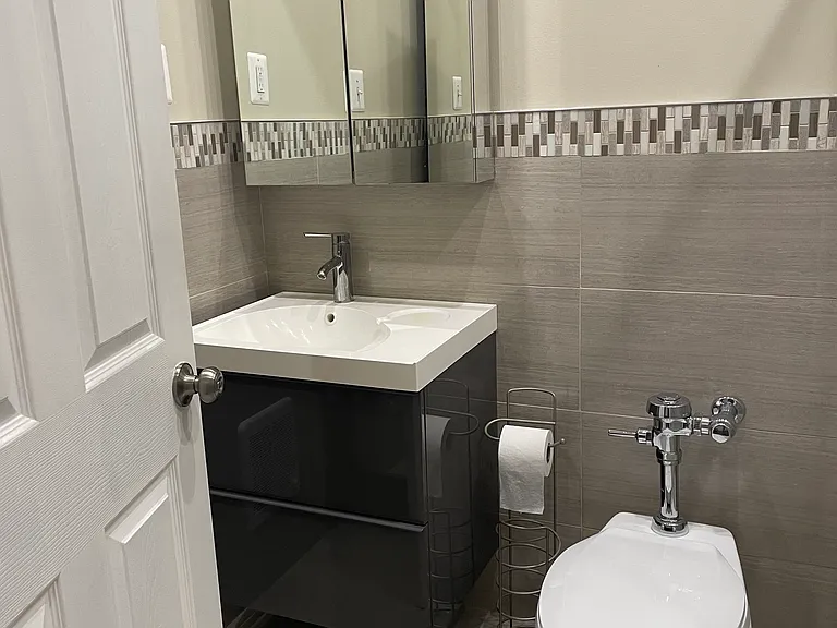 1 E Chase St #409 — Photo 6