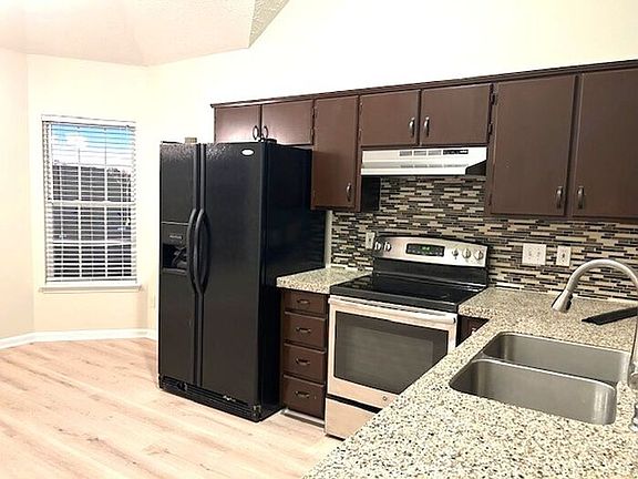 4th image of 913 Pebble Beach Cir