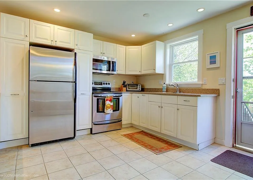 70 Carroll Ave #1113