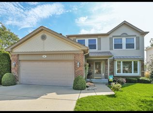 907 Debra Ln, Elk Grove Village, IL 60007