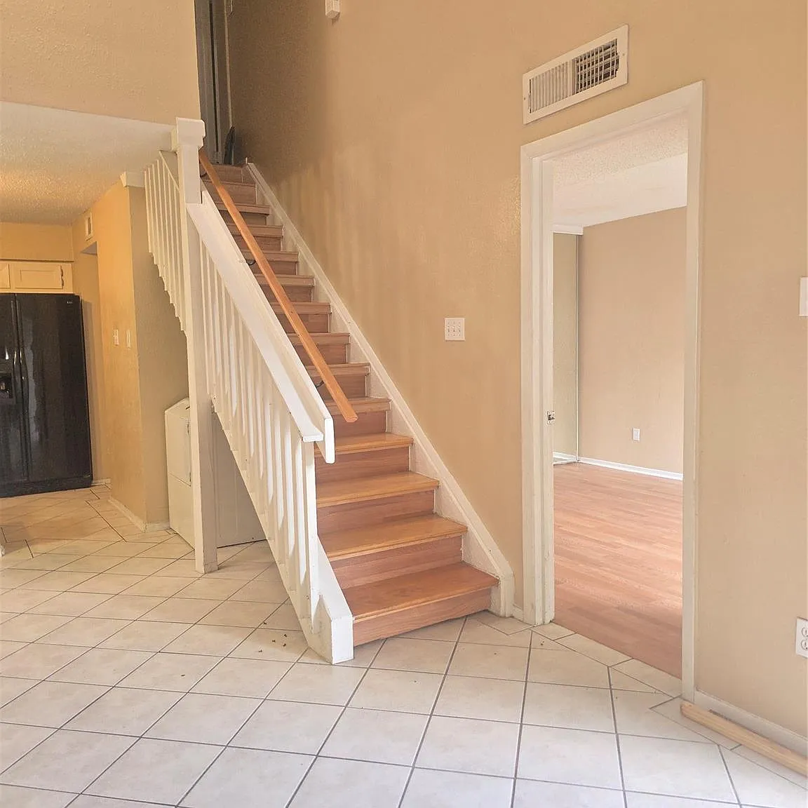 3 bed, 2.0 bath, 1096 sqft, $1,600 — Photo 4
