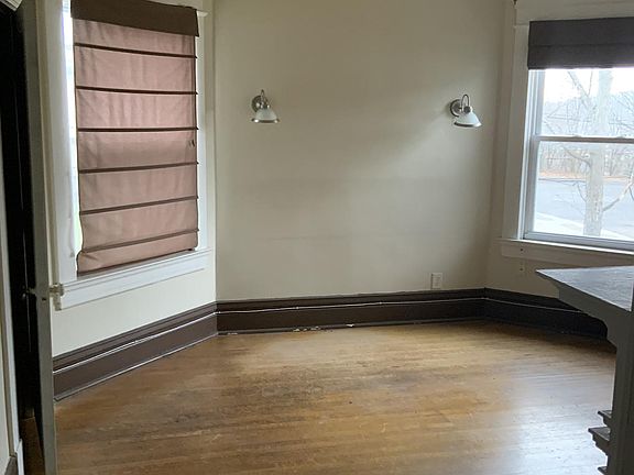 3rd image of 111 E Lincoln Ave
