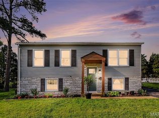 1104 Dauphine Ln, Ballwin, MO 63011