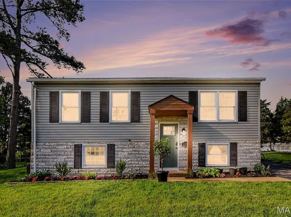 1104 Dauphine Ln, Ballwin, MO 63011