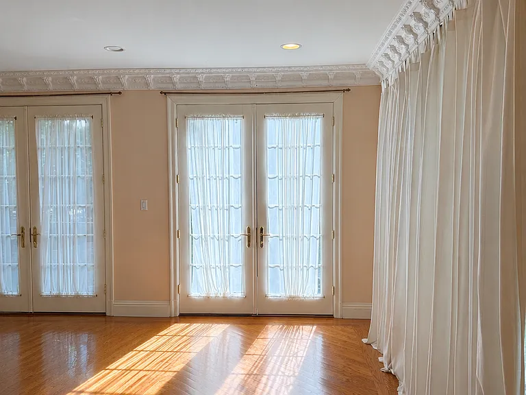 2 Burbury Ln — Photo 7