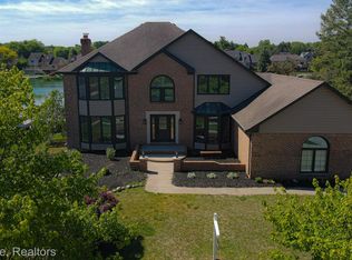8828 Grace St, Shelby Township, MI 48317