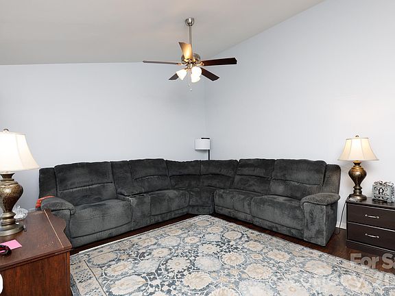 5th image of 229 Chicago Ln