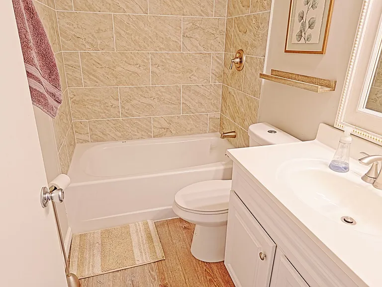 975 Barbizon Dr — Photo 14