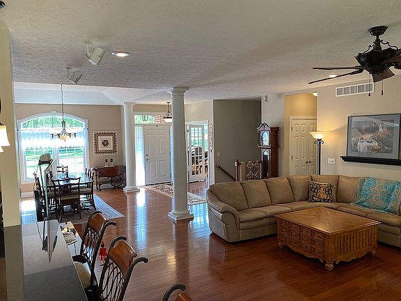 2nd image of 1458 University Dr
