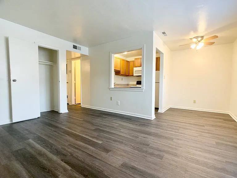 Enfield Gardens Apartments — Photo 12