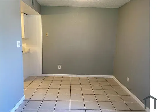 3 bed, 1008 sqft, $1,799 — Photo 3