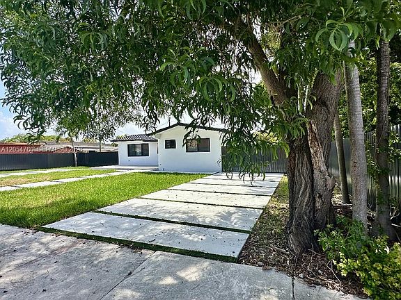 4th image of 430 SW 100th Ave