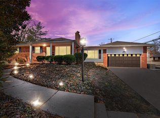 1341 N Geyer Rd, Saint Louis, MO 63122