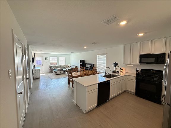 2nd image of 14120 Hammersmith St