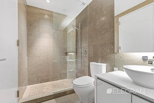 Rented by (Legacy) Elegran | media 3
