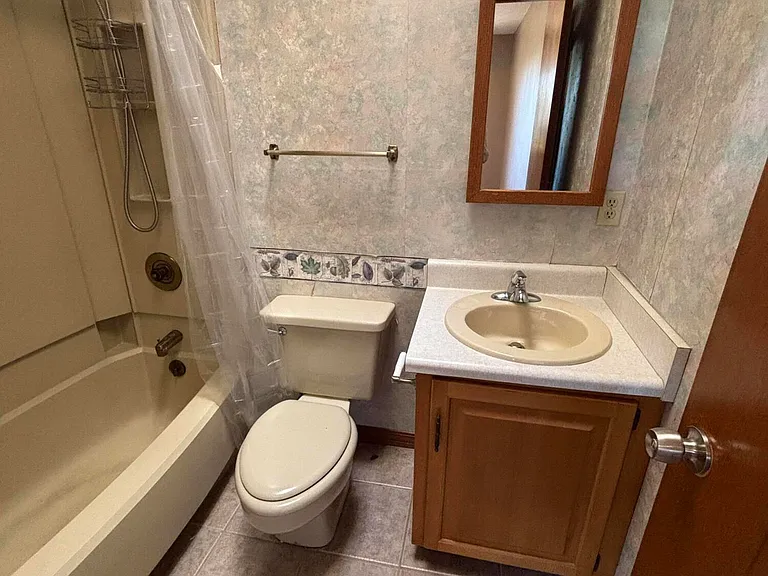 6441 Oakshore Dr — Photo 12