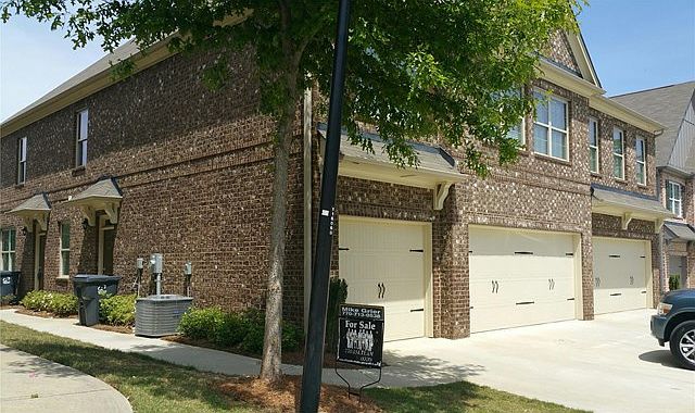 Middle garage