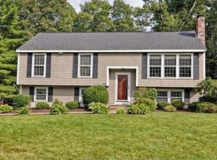 12 Oakridge Dr, Plainville, MA 02762