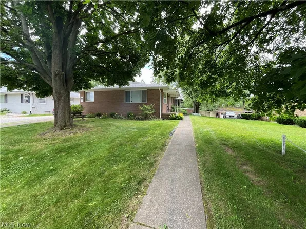 238-242 Kennedy St NE, Louisville, OH 44641