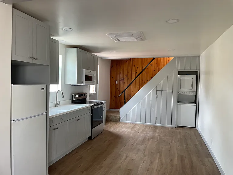 Kitchen/ Dining area
