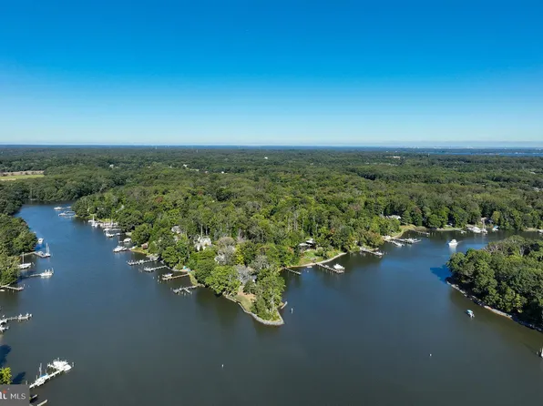 Holly Dr, Annapolis, MD 21409