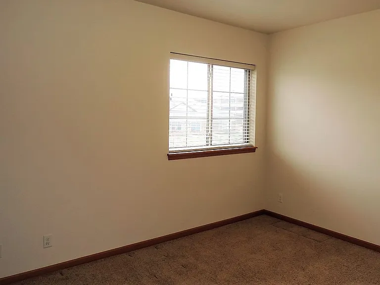 545 Pond View Drive — Photo 13