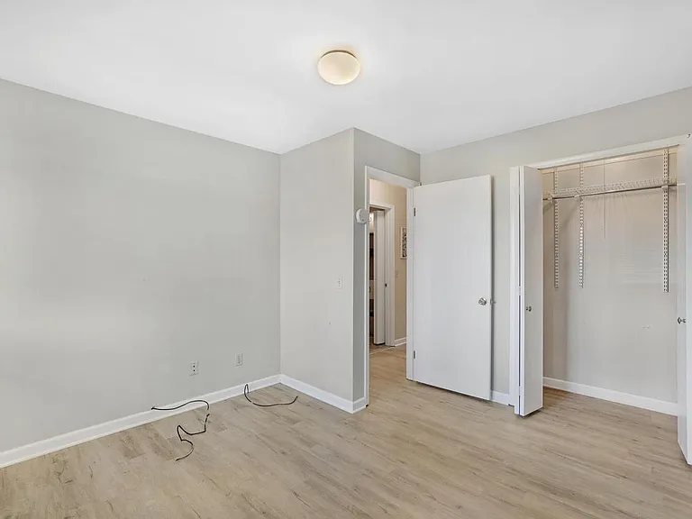 1115 Laura Dr — Photo 24