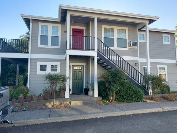 2272 McCall Dr, Ashland, OR 97520