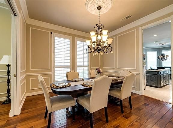 3rd image of 4904 Queensbury Way E