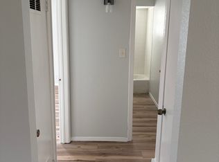 606 W 4th St, Taylor, TX 76574