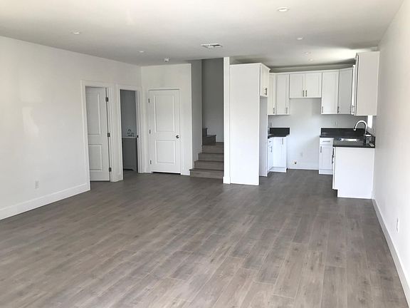 3rd image of 239 E 108th St #1