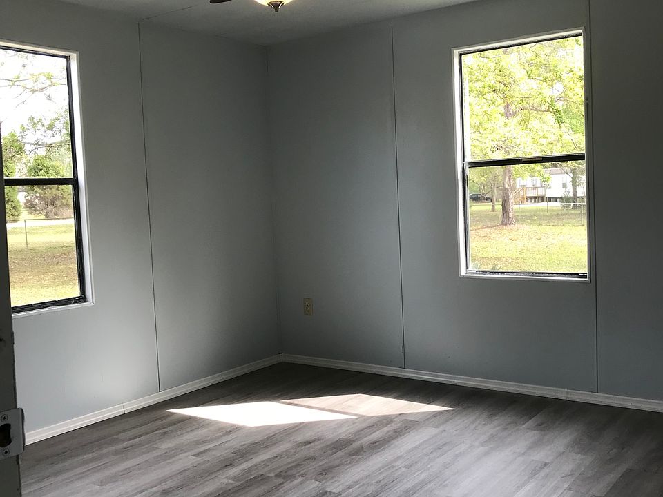 1st image of 6901 NE 77th Ln
