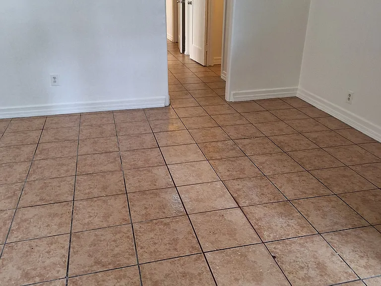 1435 W 51st St #1 — Photo 4