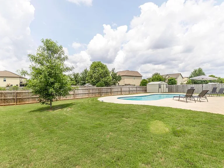 105 Pearl Moss Ln — Photo 40