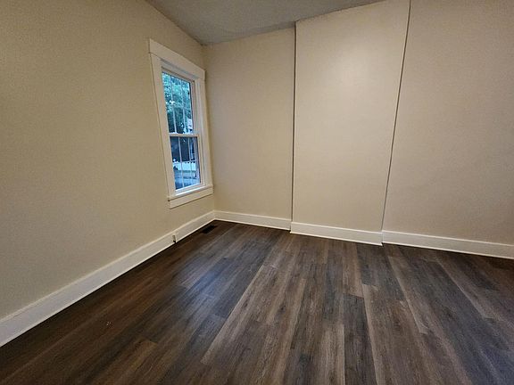 5th image of 502 Adams St