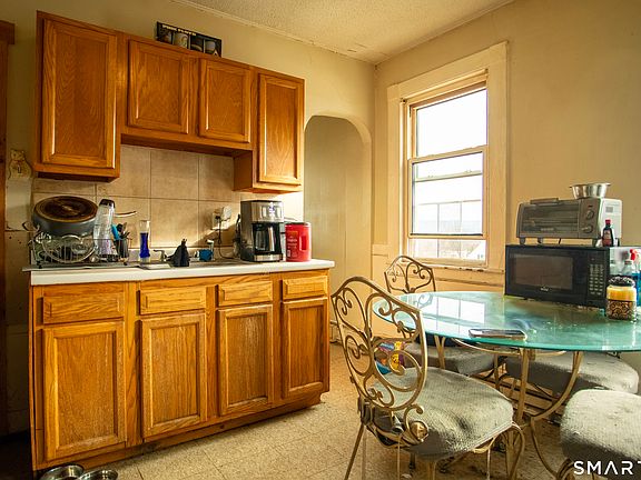 2nd image of 381 Congress Avenue