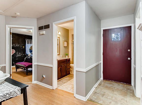 5th image of 210 S Elmwood Dr