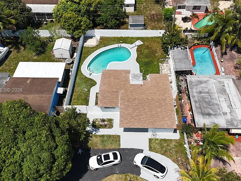 6515 SW 20th Ct — Photo 2