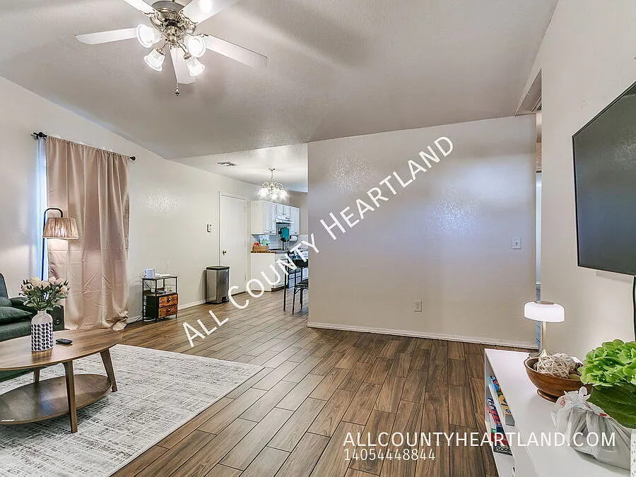 Charming 2 Bed, 2 Bath Home in Norman! — Photo 3