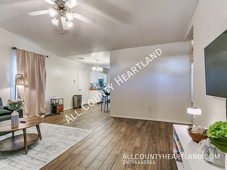 414 English Elm Ln — Photo 3
