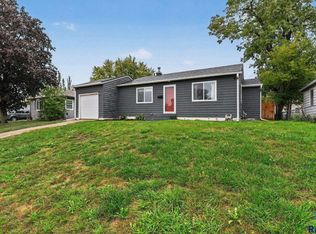 2908 E Claudette Dr, Sioux Falls, SD 57103