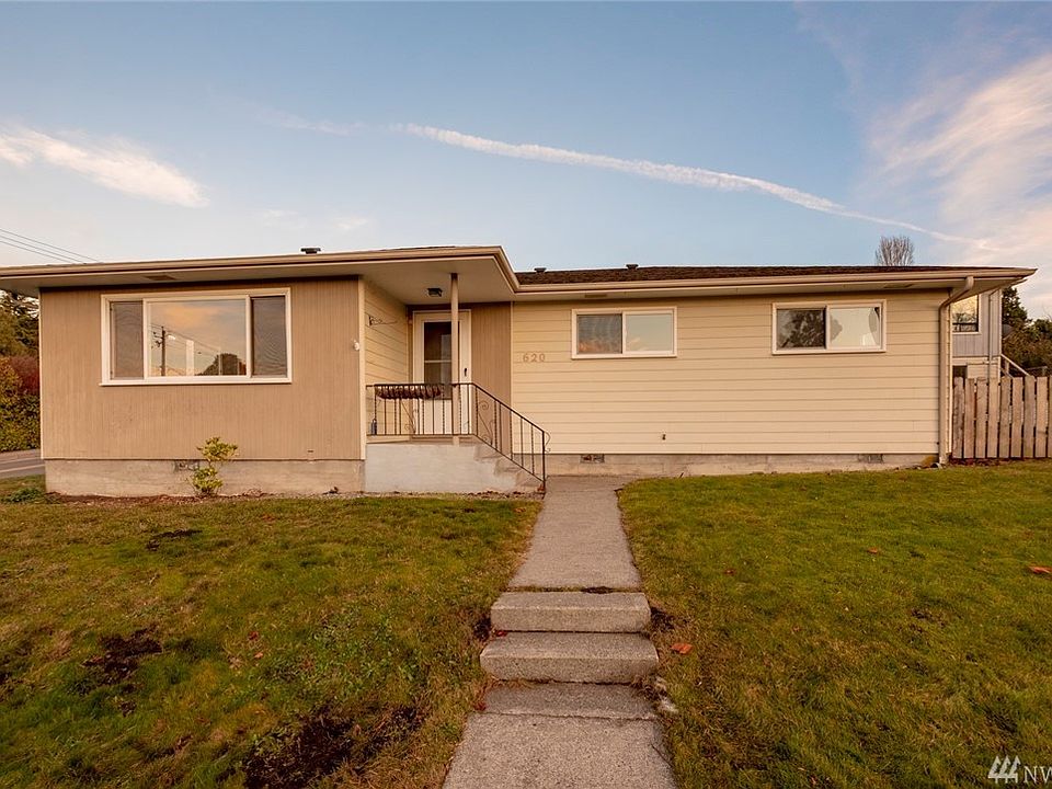 Affordable uptown living on the corner of "F" Street and Rose. Clean move in ready home with all that Port Townsend has to offer right up the street. This view is of the front home face from Rose Street. 