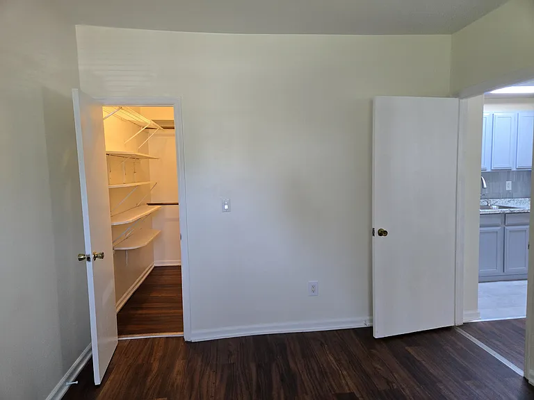 428 Elwood Ave #1N — Photo 5