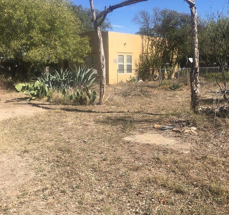 1st image of 1811 S Pecan St