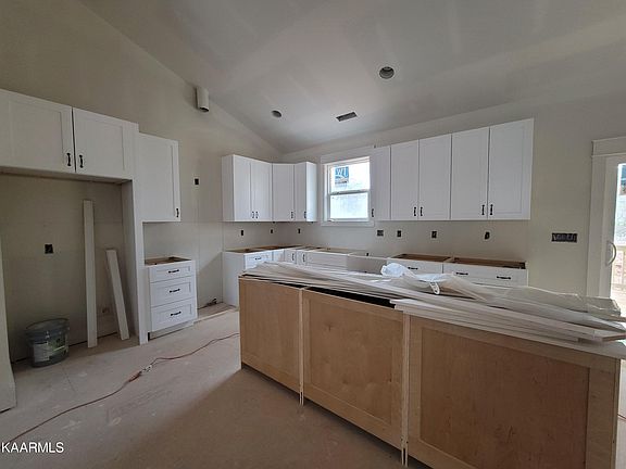 4th image of 182 Kawga Way
