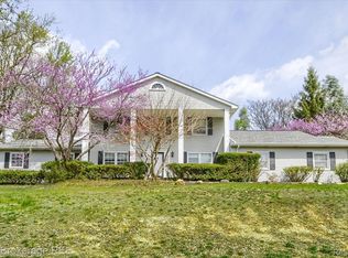 688 Uphill Rd, Milford, MI 48381