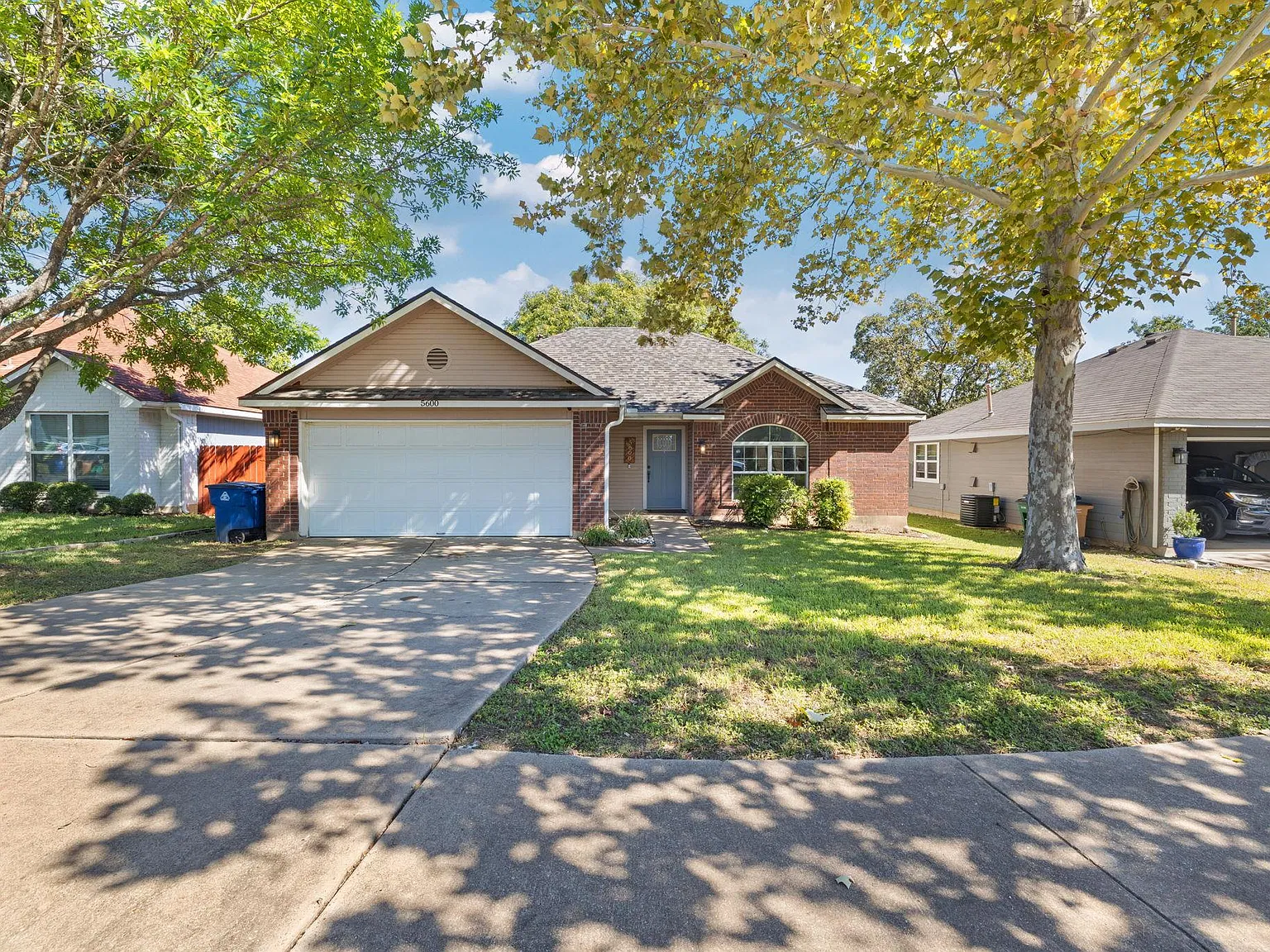 3 bed, 2.0 bath, 1140 sqft, $2,900 — Photo 1