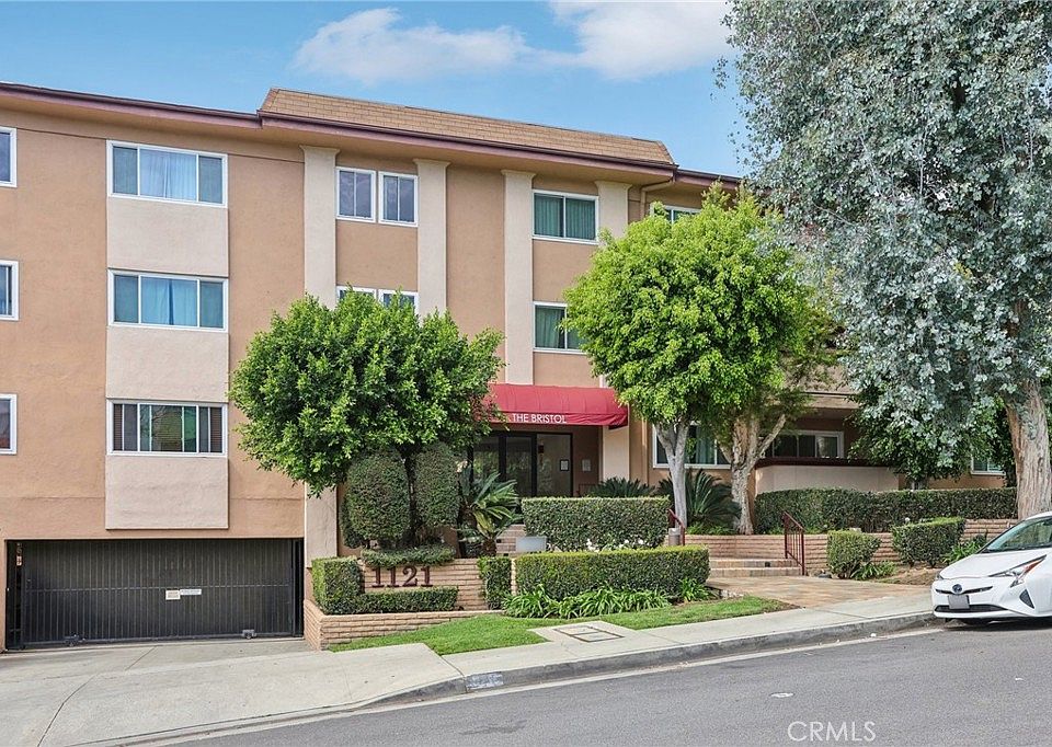 1st image of 1121 N Olive Dr APT 211